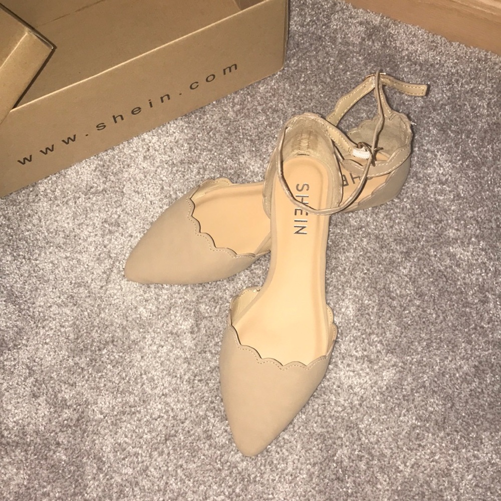 🎉NWOT🎉 TAN POINTED TOE SHOES